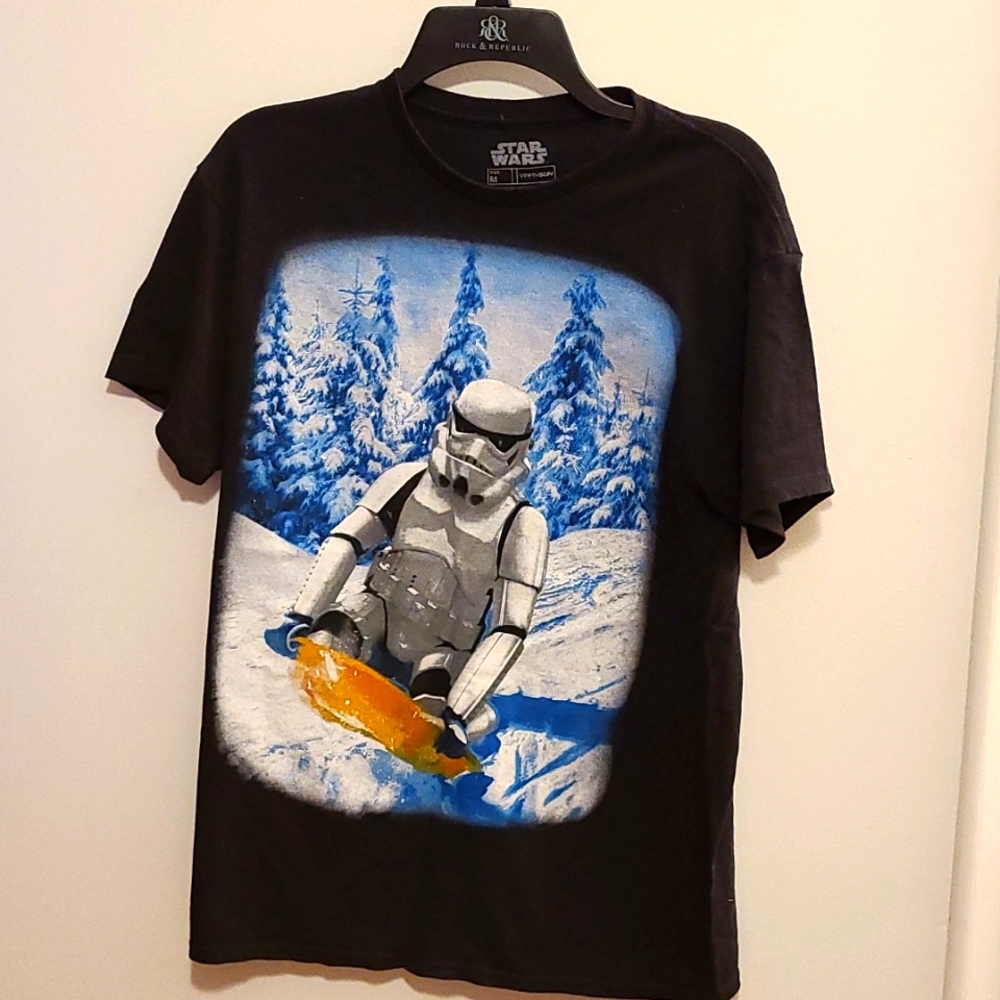 Star Wars Sledding Stormtrooper t-shirt - Picture 1 of 4